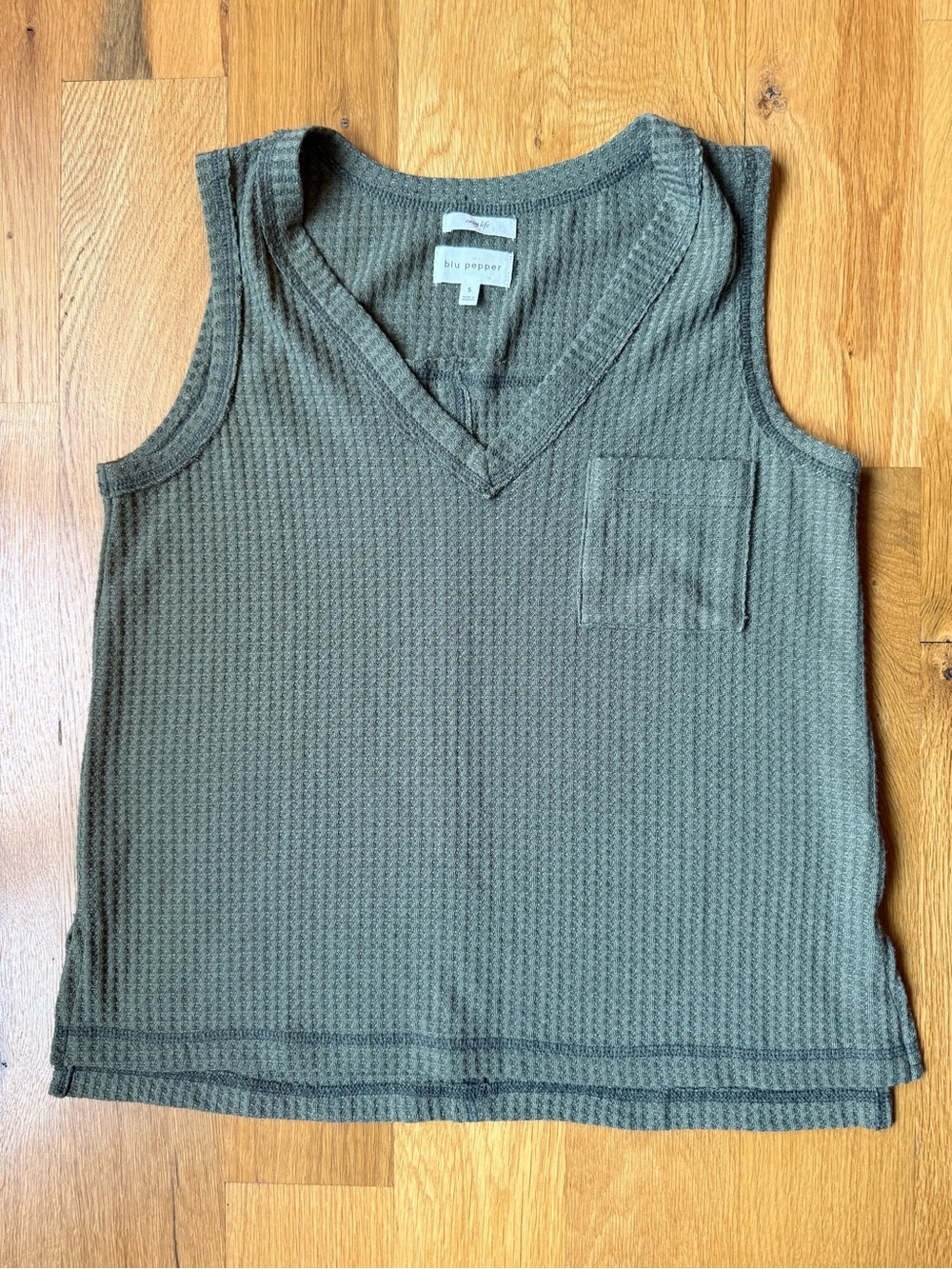 Blu Pepper Women’s Olive Green Waffle Knit Pocketed Sleeveless Tank Top Size S